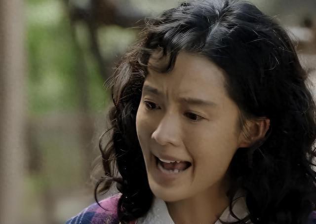 张晚意起球的衣领，打了多少国产剧“假穷人”的脸