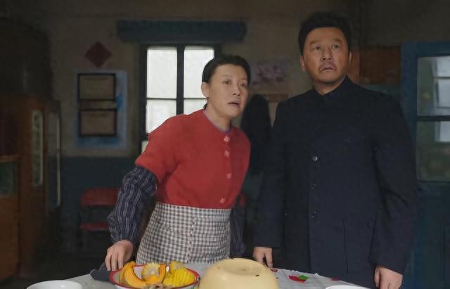 张晚意起球的衣领，打了多少国产剧“假穷人”的脸