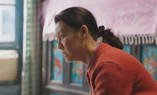 张晚意起球的衣领，打了多少国产剧“假穷人”的脸