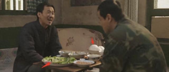 张晚意起球的衣领，打了多少国产剧“假穷人”的脸