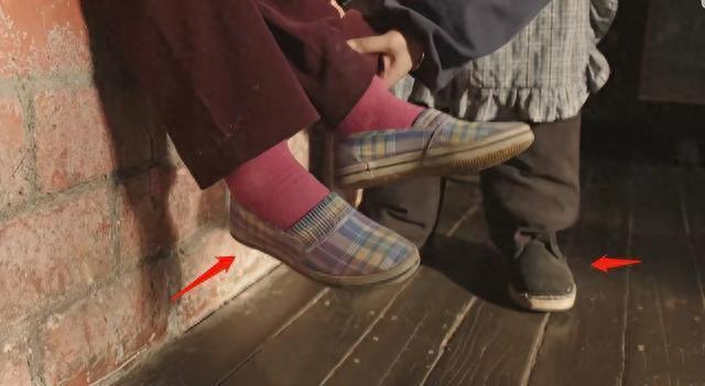 张晚意起球的衣领，打了多少国产剧“假穷人”的脸