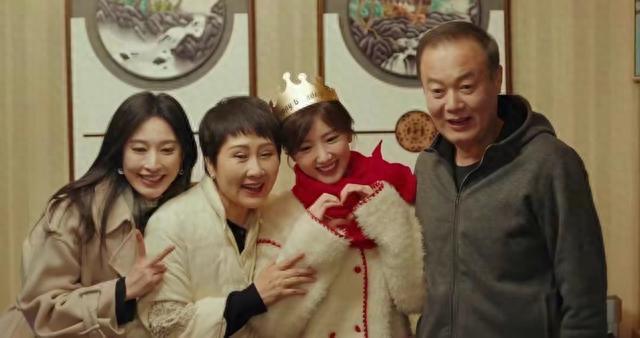 张晚意起球的衣领，打了多少国产剧“假穷人”的脸