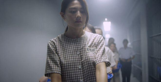 钟欣潼翻拍《监狱风云》差评漫天，首日票房仅77万