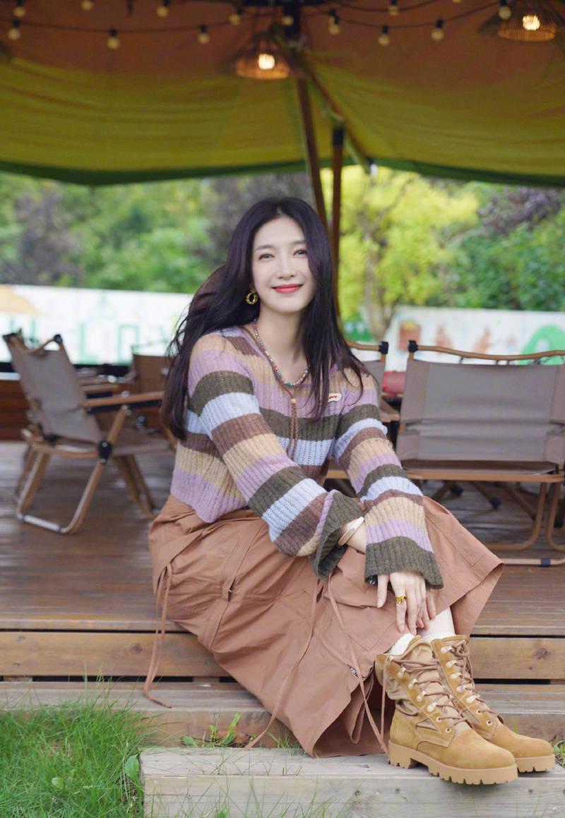 江疏影生日派对露营随拍 轻松欢乐氛围拉满