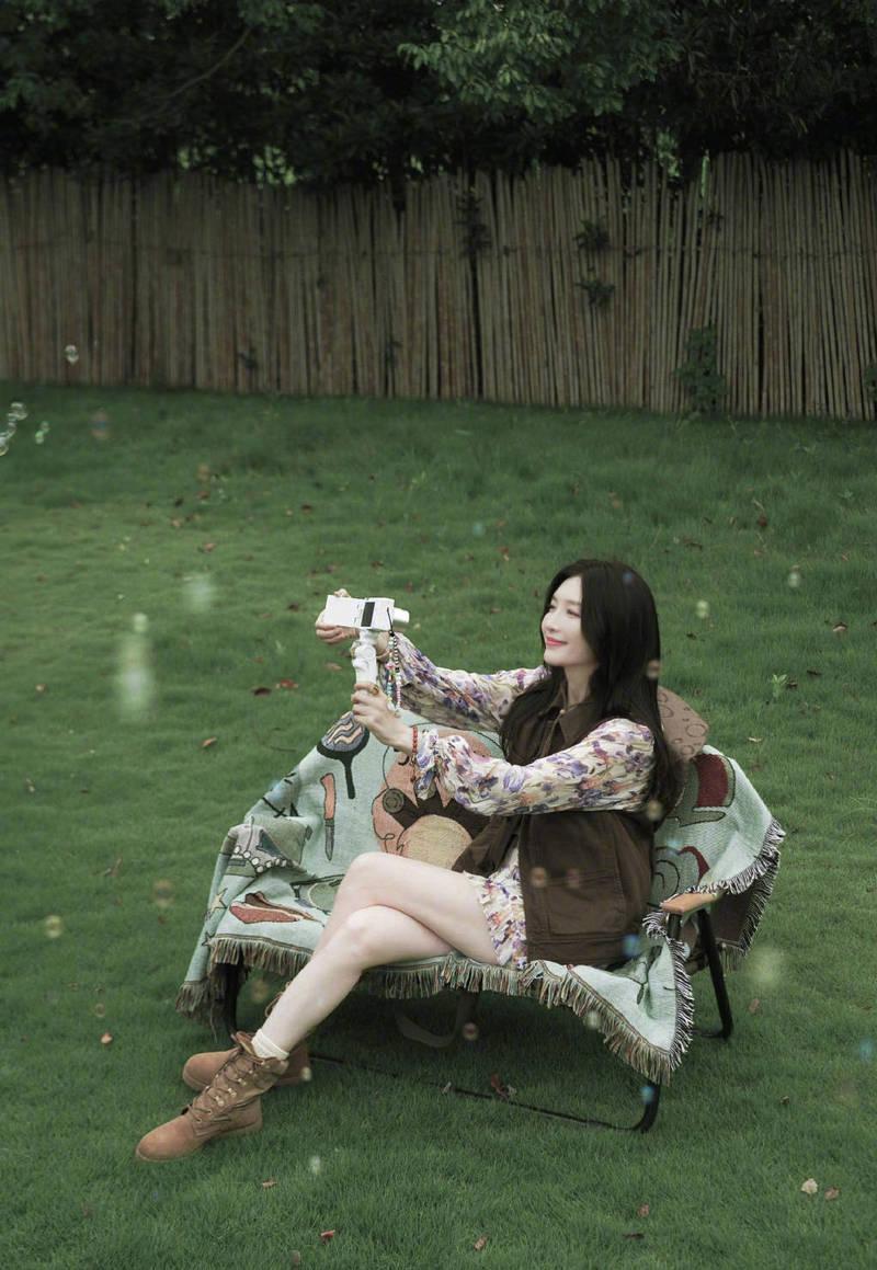 江疏影生日派对露营随拍 轻松欢乐氛围拉满