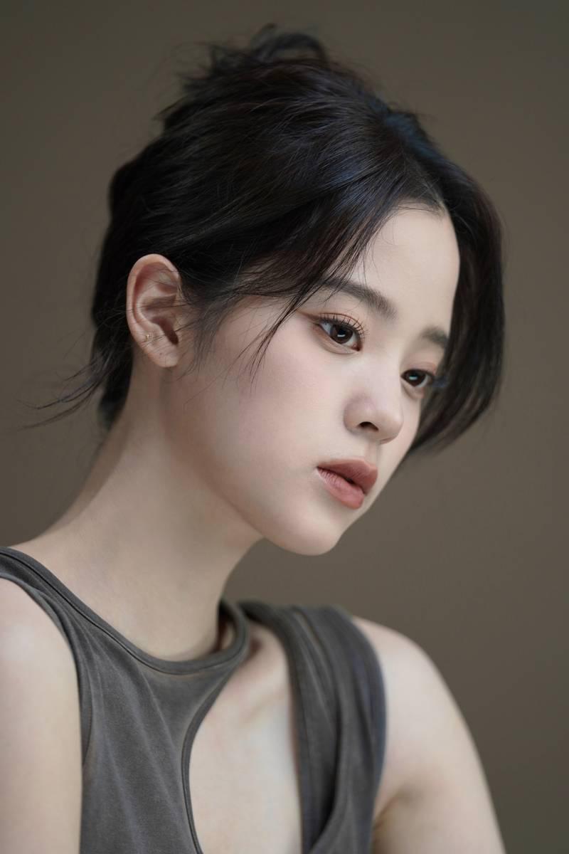 欧阳娜娜酷飒美拉德妆容 小秀性感