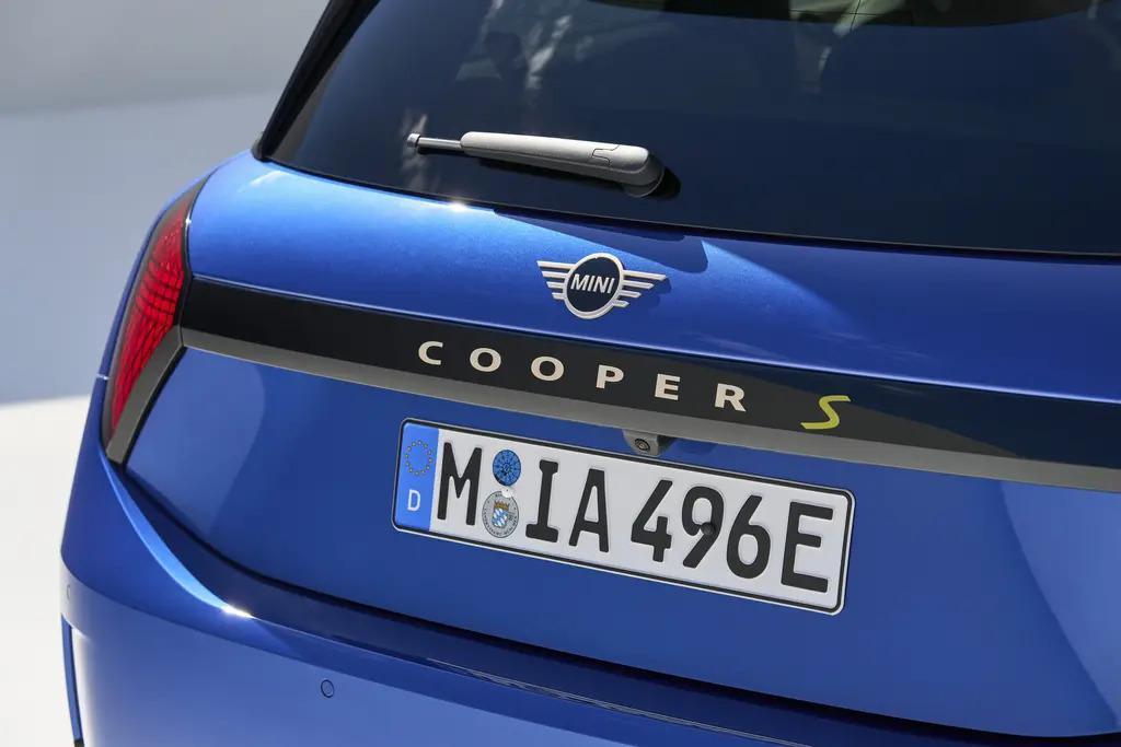 宝马 MINI 发布 Cooper E / SE 两款车型：续航 305 / 402 公里