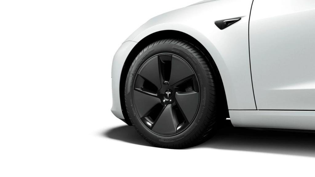 特斯拉Model 3闪现上新,它这次也想玩豪华了。