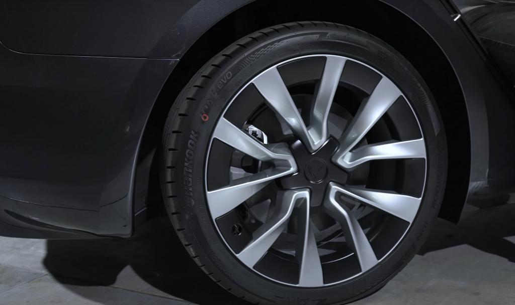 特斯拉Model 3闪现上新,它这次也想玩豪华了。