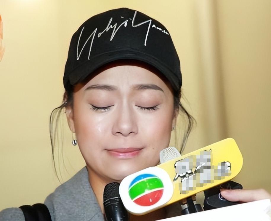 当小三被封杀四年没收入，奉子成婚晒豪宅海景，黄心颖又想翻身了