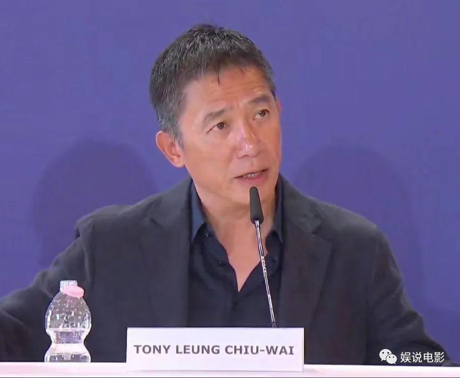 梁朝伟获颁威尼斯电影节终身成就金狮奖，现场喜极而泣感谢李安刘嘉玲