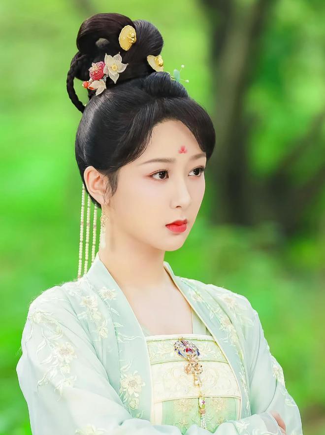 网传杨紫下一部剧确定，或将挑战落地古偶，男主人选让人意外