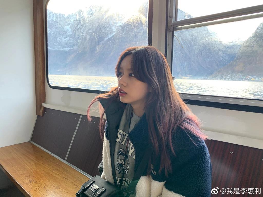 女星订头等舱被降经济舱，航空公司道歉