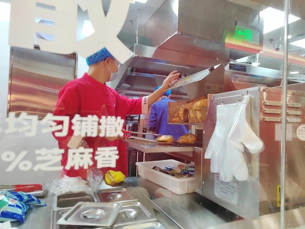 中式汉堡塔斯汀，从县城突围