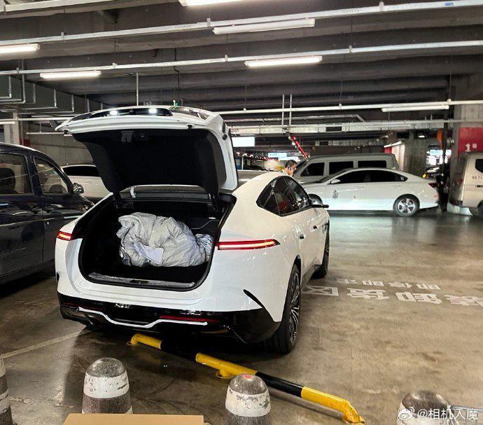 阿维塔 12 无伪装实车曝光：可选电子后视镜，配掀背式后尾门