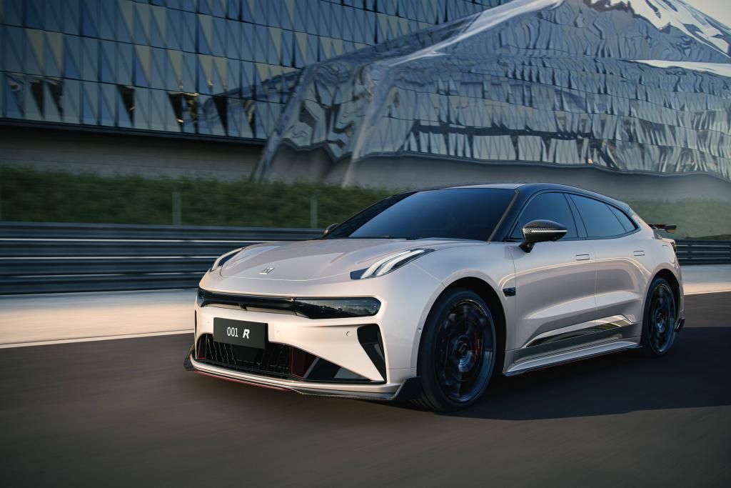极氪发布百万级轿跑 001 FR，零百 2.07 秒，快过 Model S Plaid