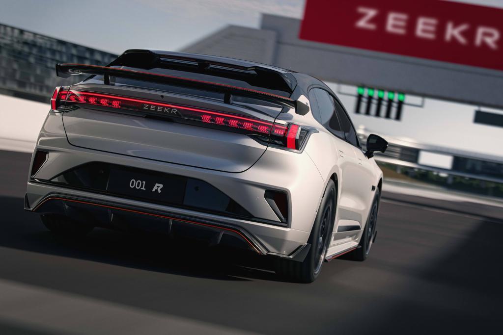 极氪发布百万级轿跑 001 FR，零百 2.07 秒，快过 Model S Plaid