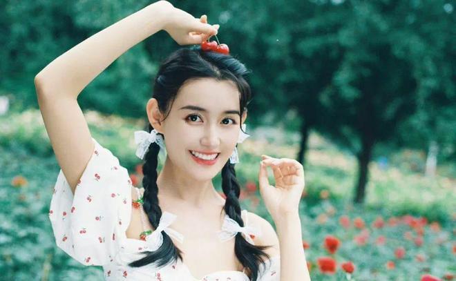 蒋依依偷漏税被罚238万！于正刚夸完她火速删博