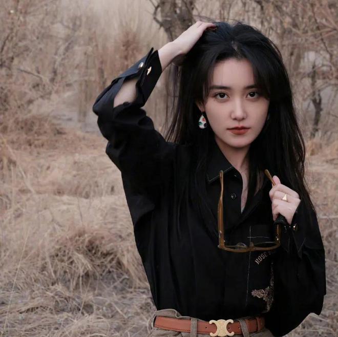 蒋依依偷漏税被罚238万！于正刚夸完她火速删博