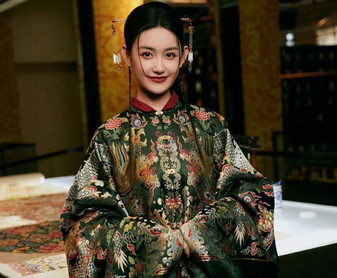 蒋依依偷漏税被罚238万！于正刚夸完她火速删博