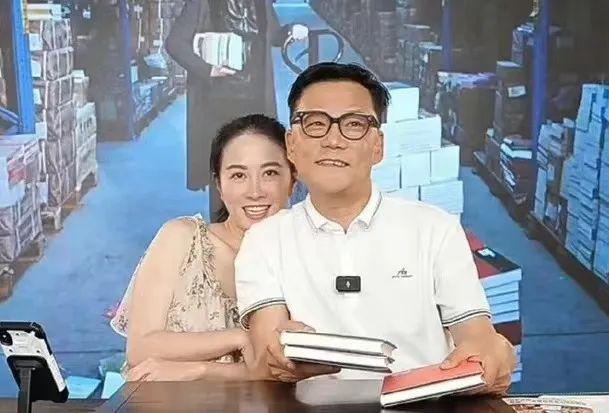 叶璇攀上李国庆，这个女人精着呢