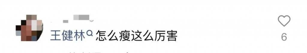 王健林现身被指暴瘦,近十人保驾护航,乘车模样憔悴打扮朴素