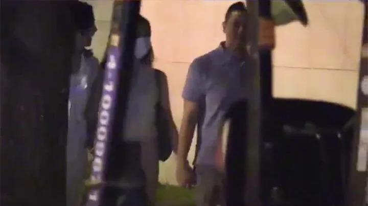 李嫣与继母牵手同行亲如姐妹，谢霆锋苦熬9年仍未获认可