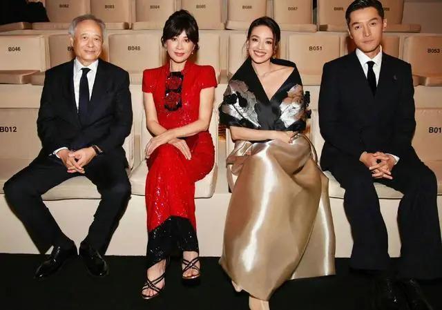 刘嘉玲和舒淇同台亮相，笑容僵硬，成香港版刘晓庆？