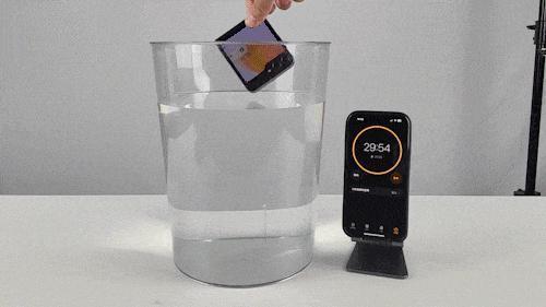 实测三星Galaxy Z Flip5防水功能，“潜水”30分钟也能正常使用