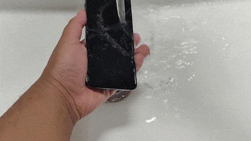 实测三星Galaxy Z Flip5防水功能，“潜水”30分钟也能正常使用