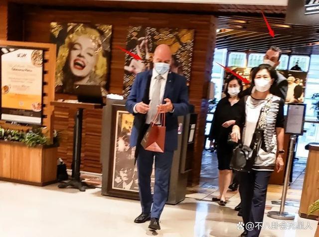 百亿富豪出门差别大，王健林李嘉诚被保镖包围，霍震霆从不带