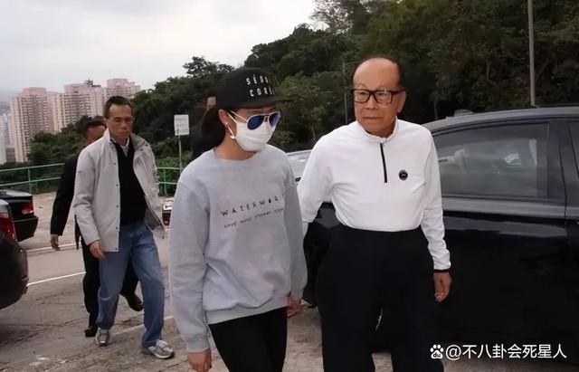 百亿富豪出门差别大，王健林李嘉诚被保镖包围，霍震霆从不带