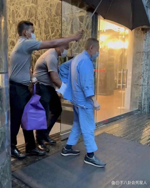 百亿富豪出门差别大，王健林李嘉诚被保镖包围，霍震霆从不带