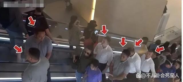 百亿富豪出门差别大，王健林李嘉诚被保镖包围，霍震霆从不带