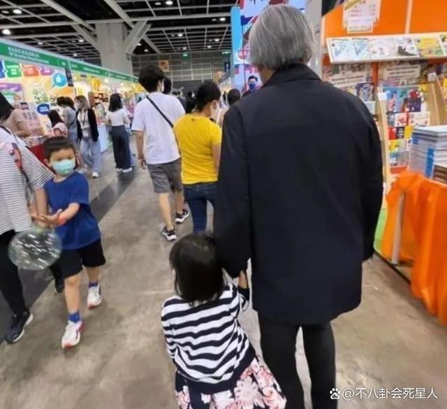 百亿富豪出门差别大，王健林李嘉诚被保镖包围，霍震霆从不带