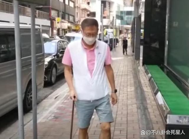 百亿富豪出门差别大，王健林李嘉诚被保镖包围，霍震霆从不带