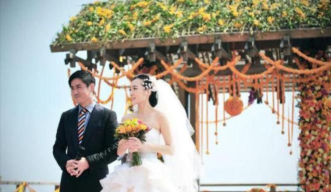 48岁戏骨低调生二胎！小14岁老婆住近9万月子中心