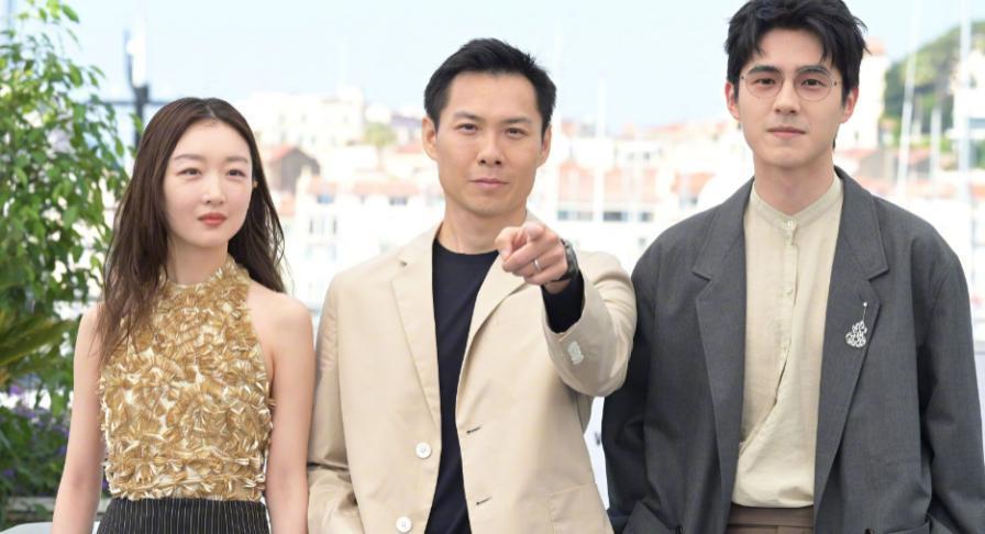 周冬雨这恋爱谈的，血亏