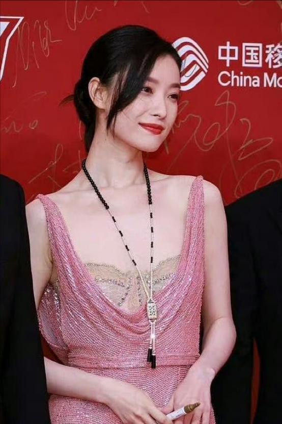 长春电影节：王宝强败给流量，最大赢家是35岁的她