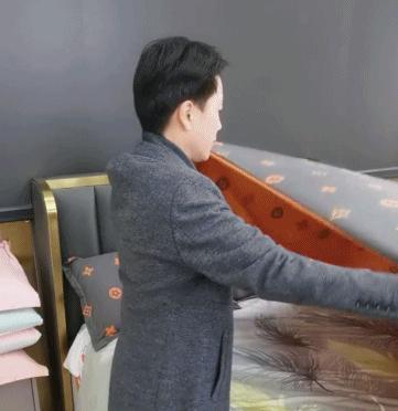 他突然被封杀，全网阿姨心梗