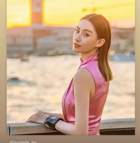 何超莲刘嘉玲在威尼斯合照，众姐妹一起很有名媛范