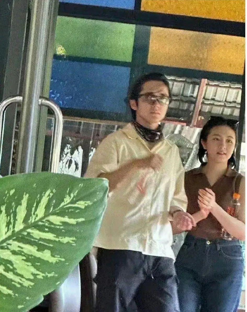 脱粉回踩，他也塌房了？