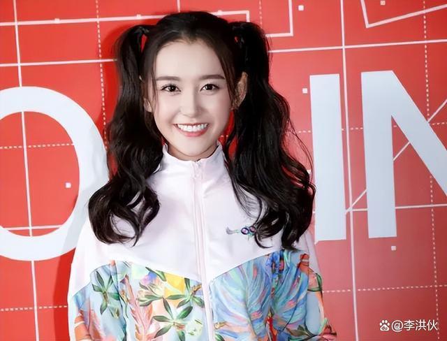 蒋依依被曝偷漏税当天与助理有说有笑，宋祖儿也有新进展