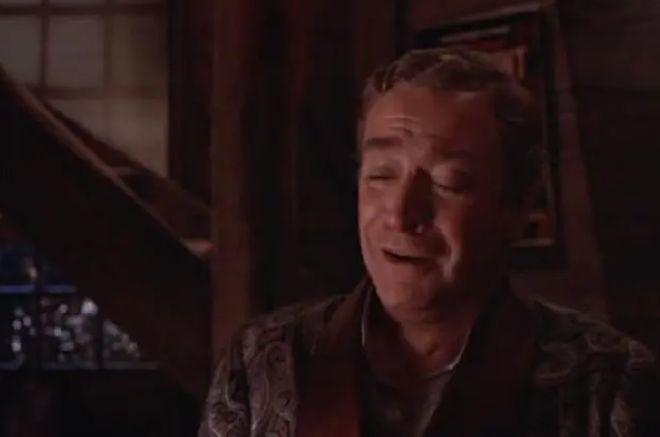 为了抢剧本，教授夫妻为学生设置死亡陷阱