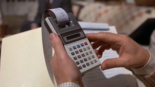 为了抢剧本，教授夫妻为学生设置死亡陷阱