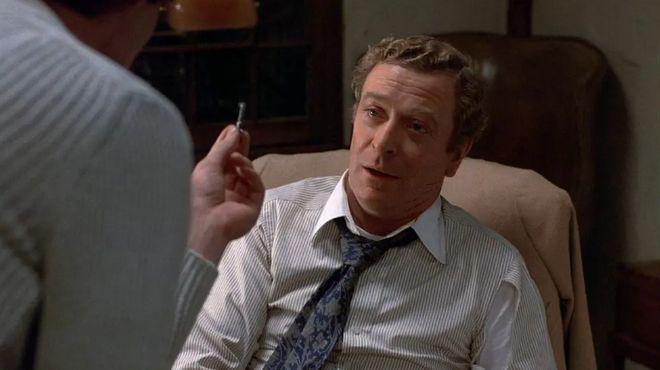 为了抢剧本，教授夫妻为学生设置死亡陷阱