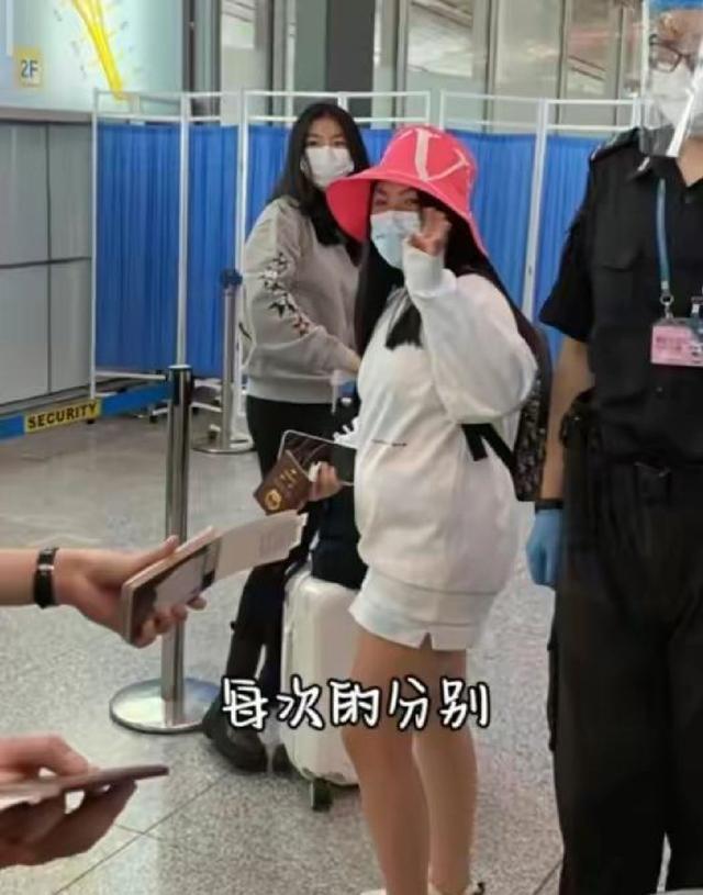 王岳伦送王诗龄回英国上学 王诗龄落泪告别画面感人