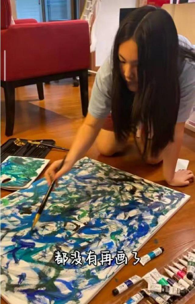 王岳伦送王诗龄回英国上学 王诗龄落泪告别画面感人