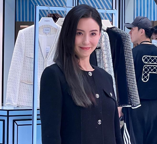 张柏芝患病停工后首露面！脸塌、泪痕纹明显