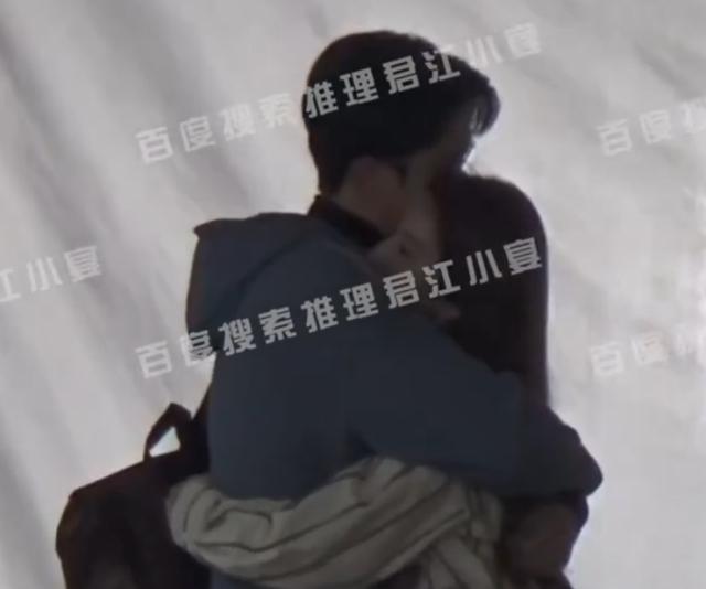 《玫瑰故事》拍摄中 刘亦菲彭冠英吻戏路透曝光